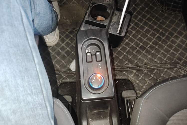 Used Wuling Hongguang MINIEV 2022 Easy Version Lithium Iron Phosphate Gear Lever