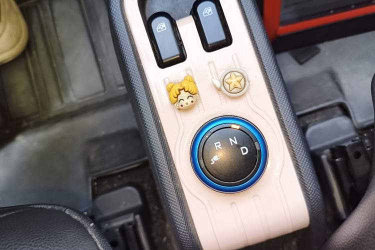Used Wuling Hongguang MINIEV 2022 Macaron Fashion Model Lithium Iron Phosphate Gear Lever