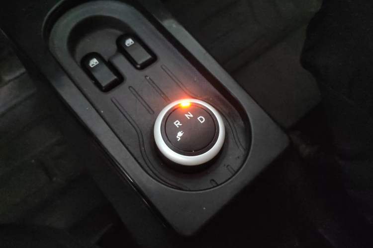 Used Wuling Hongguang MINIEV 2022 Macaron Premium Model – Lithium Iron Phosphate Gear Lever
