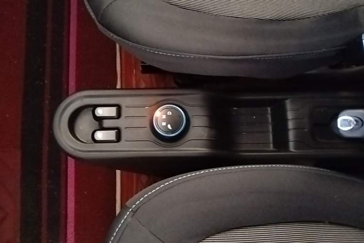 Used Wuling Hongguang MINIEV 2022 Macaron Premium Model – Lithium Iron Phosphate Gear Lever