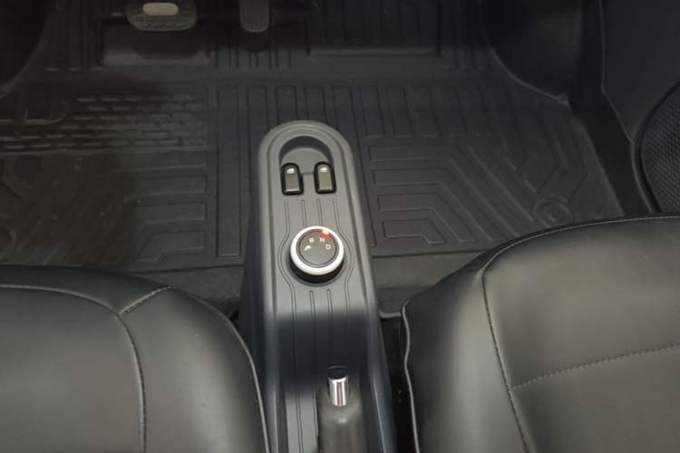 Used Wuling Hongguang MINIEV 2022 Macaron Premium Model – Lithium Iron Phosphate Gear Lever