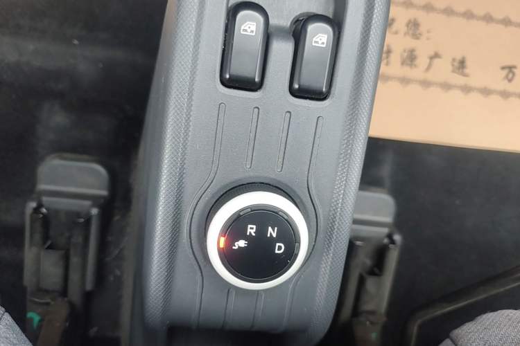 Used Wuling Hongguang MINIEV 2022 Macaron Fashion Model Lithium Iron Phosphate Gear Lever