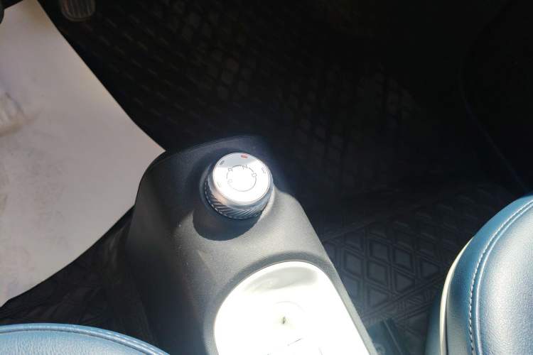 Used Wuling Hongguang MINIEV 2022 GAMEBOY 300km Enthusiast Model with Lithium Iron Phosphate Gear Lever