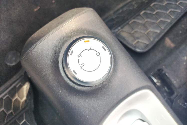 Used Wuling Hongguang MINIEV 2022 GAMEBOY 200km Gaming Edition with Lithium Iron Phosphate Gear Lever
