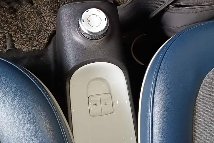 Used Wuling Hongguang MINIEV 2022 GAMEBOY 200km Gaming Edition with Lithium Iron Phosphate Gear Lever