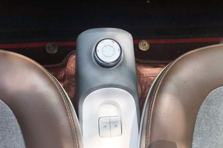 Used Wuling Hongguang MINIEV 2022 GAMEBOY 200km Gaming Edition with Lithium Iron Phosphate Gear Lever