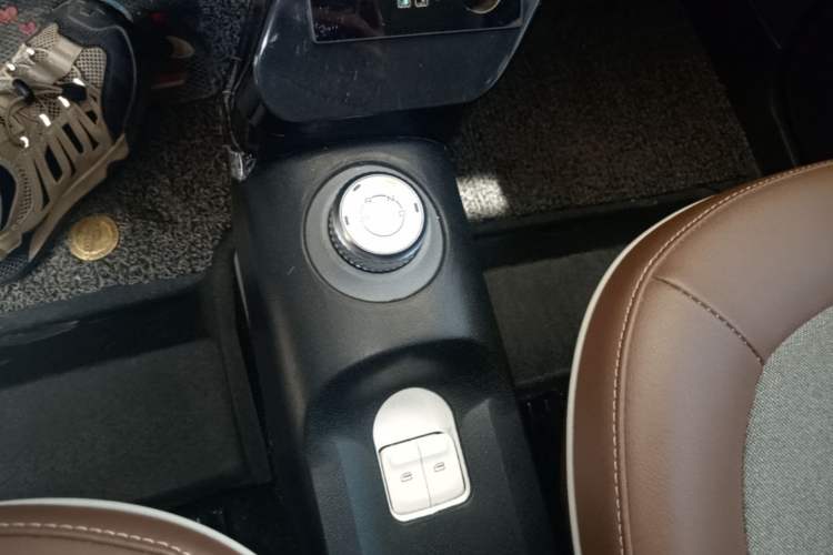 Used Wuling Hongguang MINIEV 2022 GAMEBOY 200km Gaming Edition with Lithium Iron Phosphate Gear Lever