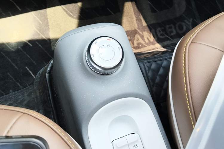Used Wuling Hongguang MINIEV 2022 GAMEBOY 300km Enthusiast Model with Lithium Iron Phosphate Gear Lever