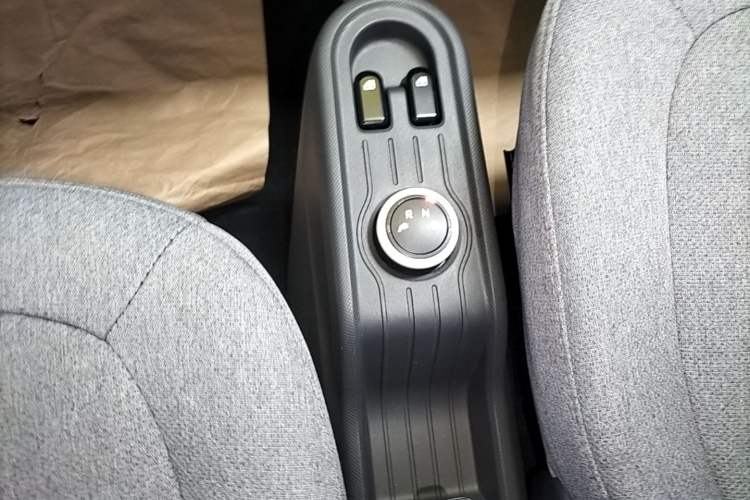 Used Wuling Hongguang MINIEV 2022 Macaron Premium Model – Lithium Iron Phosphate Gear Lever