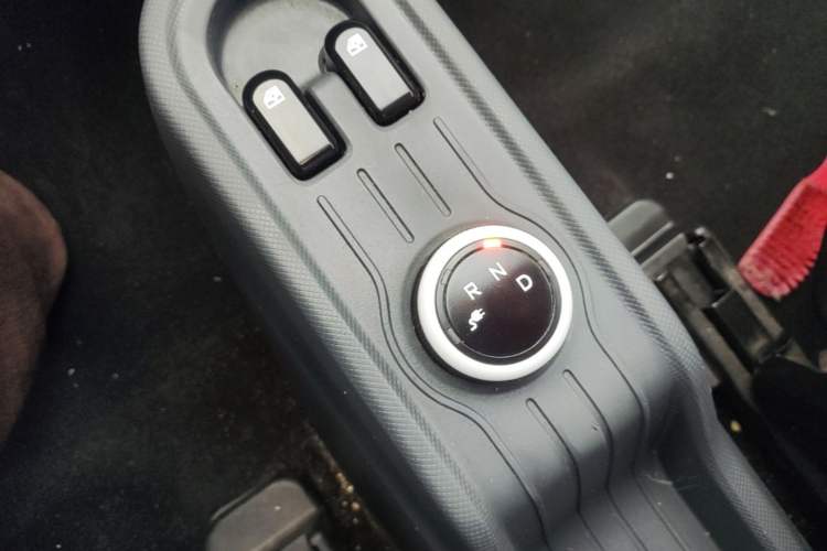 Used Wuling Hongguang MINIEV 2022 Macaron Premium Model – Lithium Ternary Battery Gear Lever