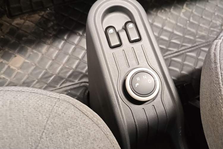 Used Wuling Hongguang MINIEV 2022 Macaron Premium Model – Lithium Iron Phosphate Gear Lever