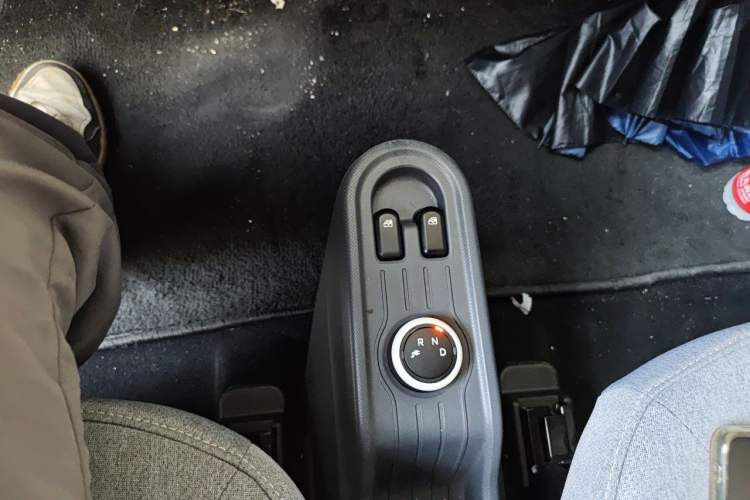 Used Wuling Hongguang MINIEV 2022 Macaron Premium Model – Lithium Iron Phosphate Gear Lever