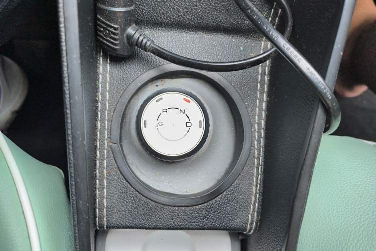 Used Wuling Hongguang MINIEV 2022 GAMEBOY 200km Gaming Edition with Lithium Iron Phosphate Gear Lever