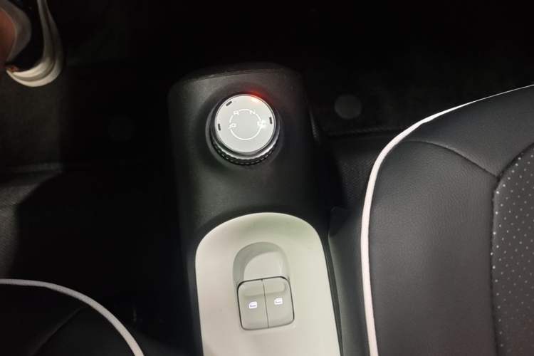 Used Wuling Hongguang MINIEV 2022 GAMEBOY 200km Gaming Edition with Lithium Iron Phosphate Gear Lever