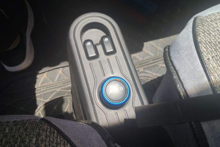 Used Wuling Hongguang MINIEV 2022 Macaron Fashion Model Lithium Iron Phosphate Gear Lever