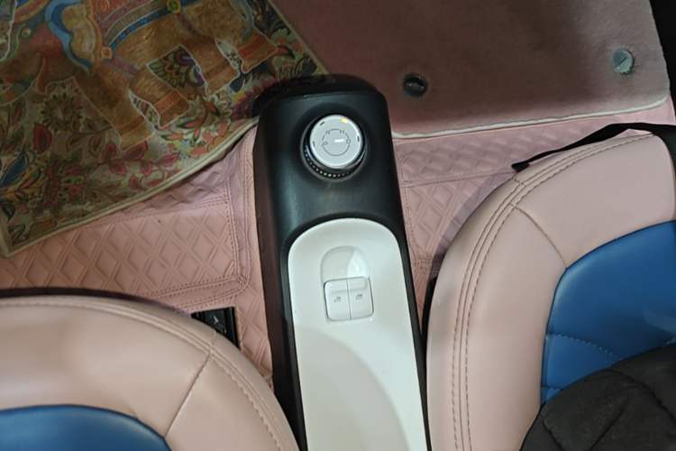 Used Wuling Hongguang MINIEV 2022 GAMEBOY 300km Enthusiast Model with Lithium Iron Phosphate Gear Lever