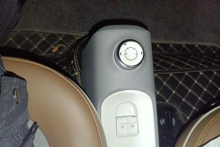Used Wuling Hongguang MINIEV 2022 GAMEBOY 300km Enthusiast Model with Lithium Iron Phosphate Gear Lever