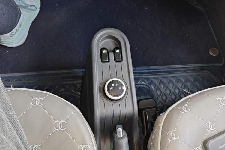 Used Wuling Hongguang MINIEV 2022 Macaron Fashion Model Lithium Iron Phosphate Gear Lever