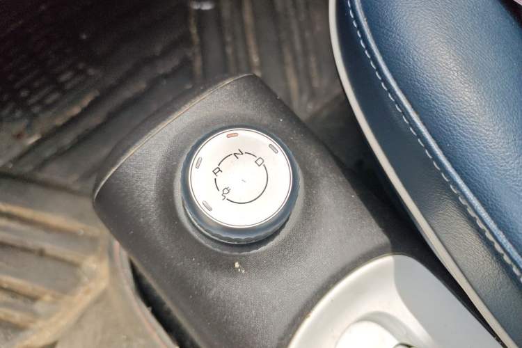 Used Wuling Hongguang MINIEV 2022 GAMEBOY 200km Gaming Edition with Lithium Iron Phosphate Gear Lever