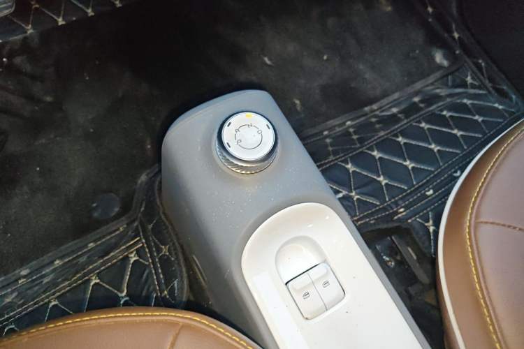 Used Wuling Hongguang MINIEV 2022 GAMEBOY 300km Enthusiast Model with Lithium Iron Phosphate Gear Lever