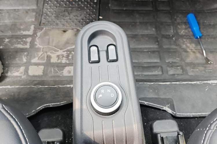 Used Wuling Hongguang MINIEV 2022 Macaron Premium Model – Lithium Iron Phosphate Gear Lever