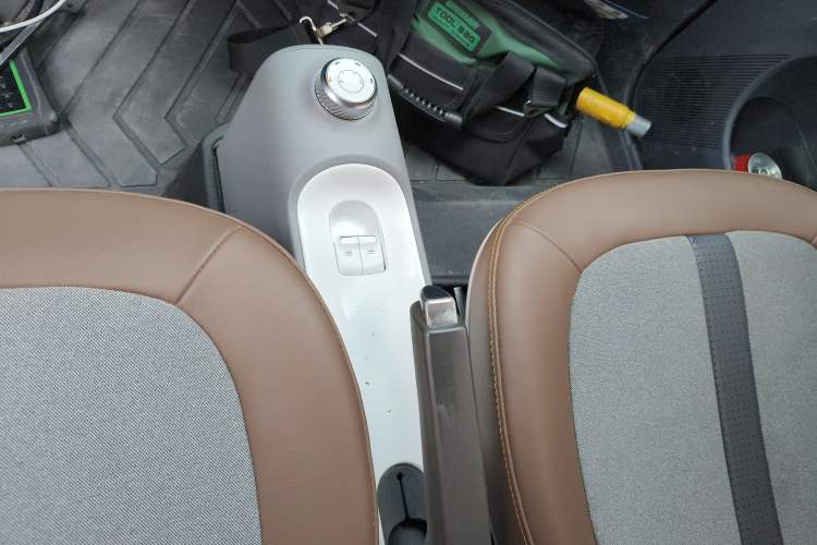 Used Wuling Hongguang MINIEV 2022 GAMEBOY 300km Enthusiast Model with Lithium Iron Phosphate Gear Lever