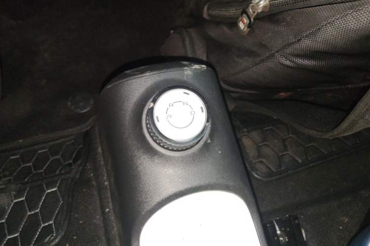 Used Wuling Hongguang MINIEV 2022 GAMEBOY 200km Gaming Edition with Lithium Iron Phosphate Gear Lever