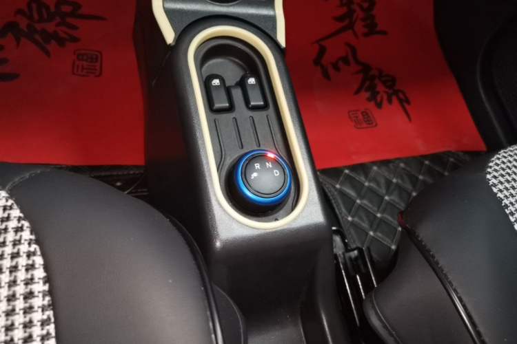 Used Wuling Hongguang MINIEV 2022 Macaron Fashion Model Lithium Iron Phosphate Gear Lever