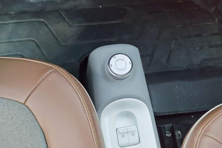 Used Wuling Hongguang MINIEV 2022 GAMEBOY 300km Enthusiast Model with Lithium Iron Phosphate Gear Lever