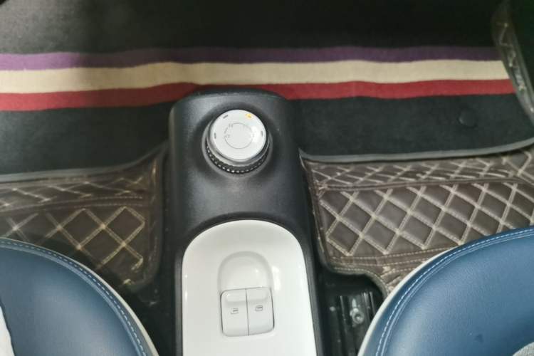 Used Wuling Hongguang MINIEV 2022 GAMEBOY 200km Gaming Edition with Lithium Iron Phosphate Gear Lever