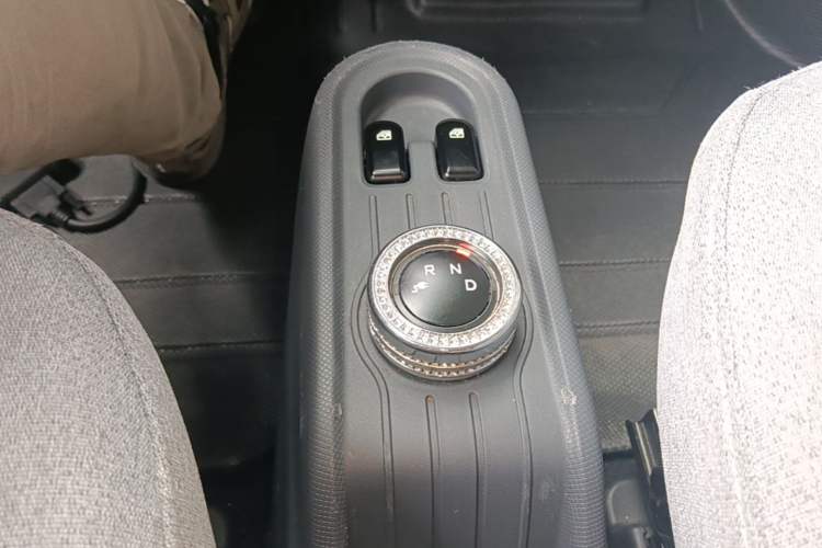 Used Wuling Hongguang MINIEV 2022 Macaron Premium Model – Lithium Iron Phosphate Gear Lever