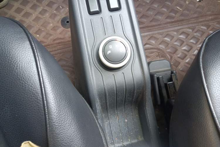 Used Wuling Hongguang MINIEV 2022 Macaron Premium Model – Lithium Iron Phosphate Gear Lever