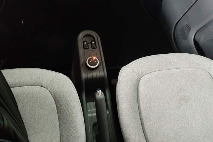 Used Wuling Hongguang MINIEV 2022 Macaron Fashion Model Lithium Iron Phosphate Gear Lever