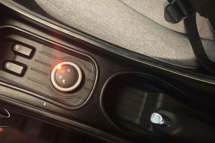 Used Wuling Hongguang MINIEV 2022 Macaron Premium Model – Lithium Iron Phosphate Gear Lever