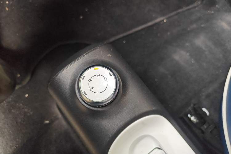 Used Wuling Hongguang MINIEV 2022 GAMEBOY 200km Gaming Edition with Lithium Iron Phosphate Gear Lever