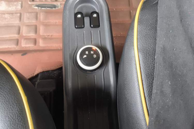 Used Wuling Hongguang MINIEV 2022 Macaron Premium Model – Lithium Iron Phosphate Gear Lever