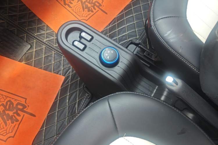 Used Wuling Hongguang MINIEV 2022 Zizai Version Lithium Iron Phosphate Gear Lever