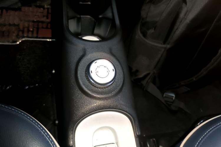 Used Wuling Hongguang MINIEV 2022 GAMEBOY 200km Gaming Edition with Lithium Iron Phosphate Gear Lever
