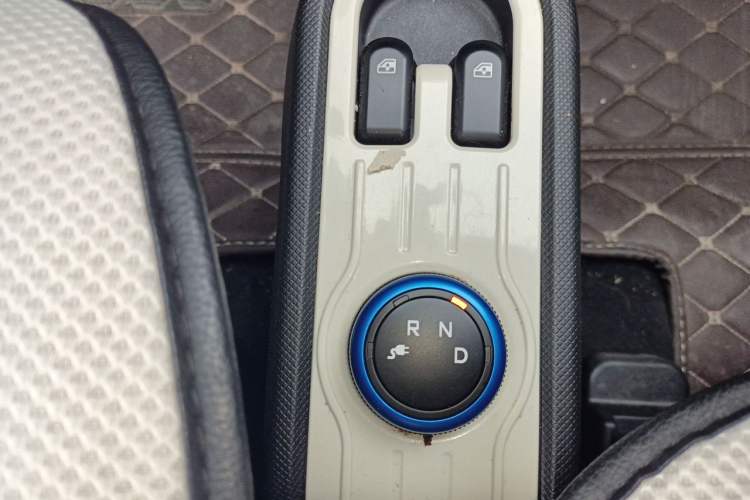 Used Wuling Hongguang MINIEV 2022 Easy Version Lithium Iron Phosphate Gear Lever