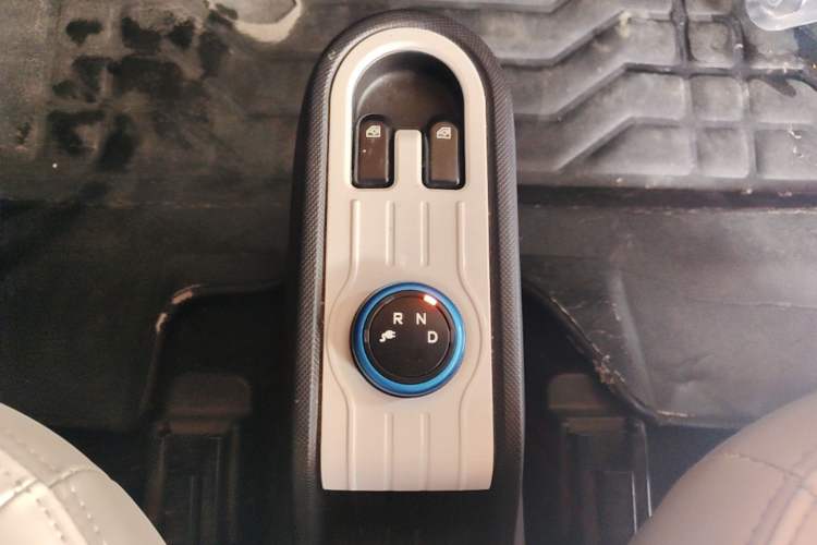 Used Wuling Hongguang MINIEV 2022 Enjoy Edition Lithium-Ion Battery Gear Lever