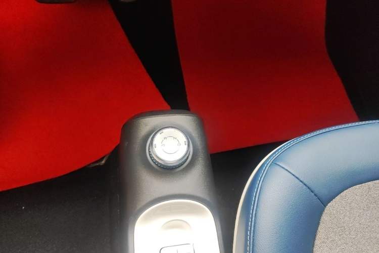 Used Wuling Hongguang MINIEV 2022 GAMEBOY 200km Gaming Edition with Lithium Iron Phosphate Gear Lever