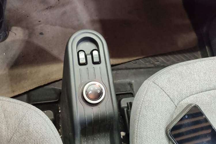 Used Wuling Hongguang MINIEV 2022 Macaron Premium Model – Lithium Iron Phosphate Gear Lever