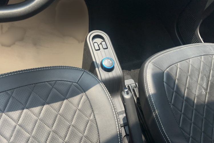 Used Wuling Hongguang MINIEV 2022 Zizai Version Lithium Iron Phosphate Gear Lever