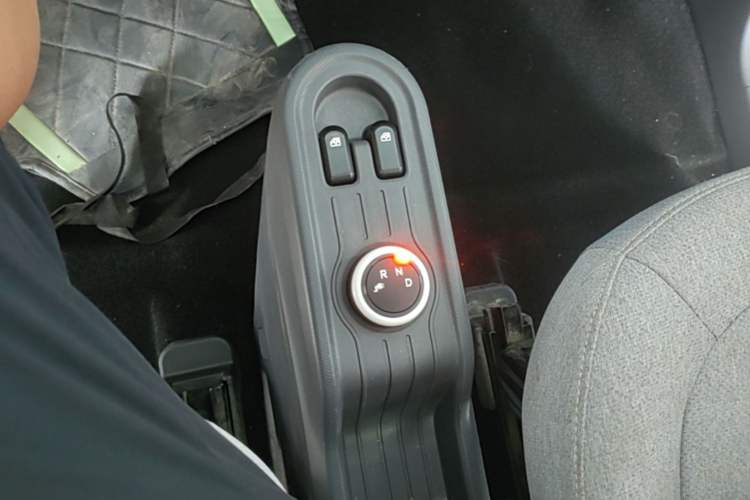 Used Wuling Hongguang MINIEV 2022 Macaron Premium Model – Lithium Iron Phosphate Gear Lever