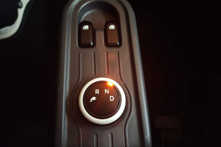 Used Wuling Hongguang MINIEV 2022 Macaron Fashion Model Lithium Iron Phosphate Gear Lever