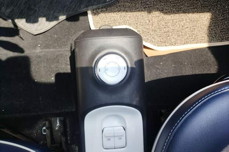 Used Wuling Hongguang MINIEV 2022 GAMEBOY 200km Gaming Edition with Lithium Iron Phosphate Gear Lever
