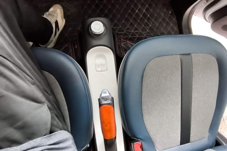 Used Wuling Hongguang MINIEV 2022 GAMEBOY 200km Gaming Edition with Lithium Iron Phosphate Gear Lever