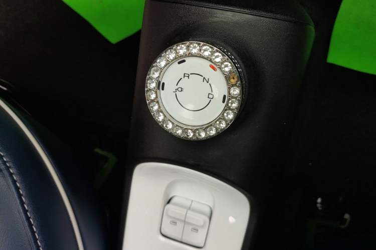 Used Wuling Hongguang MINIEV 2022 GAMEBOY 200km Gaming Edition with Lithium Iron Phosphate Gear Lever