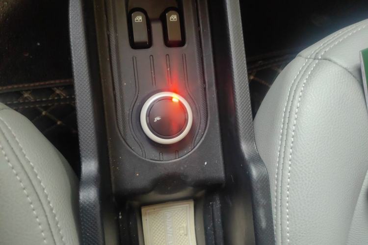 Used Wuling Hongguang MINIEV 2022 Macaron Premium Model – Lithium Iron Phosphate Gear Lever