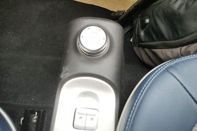 Used Wuling Hongguang MINIEV 2022 GAMEBOY 300km Enthusiast Model with Lithium Iron Phosphate Gear Lever